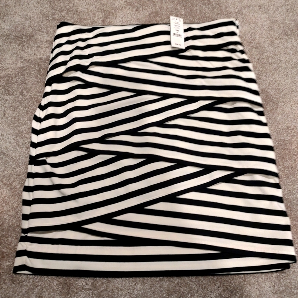 Fun WHBM black and white layered skirt sz 10 nwt.